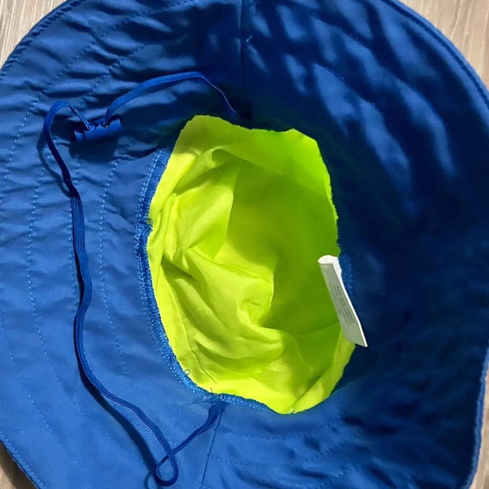 Top Paw | Bucket Hat for Medium Sized Dog